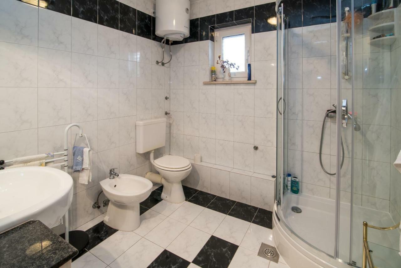 Ksenija Apartamento Kornić Exterior foto