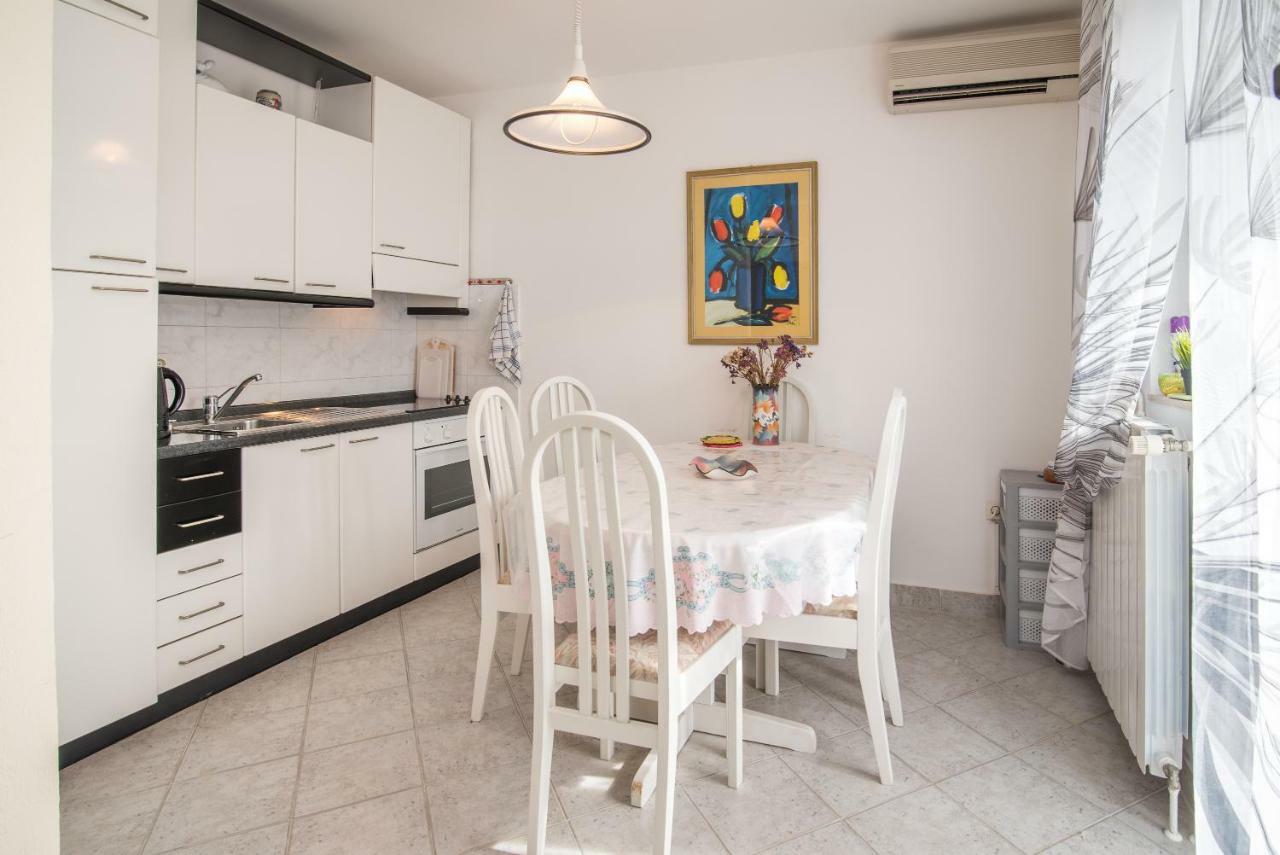 Ksenija Apartamento Kornić Exterior foto
